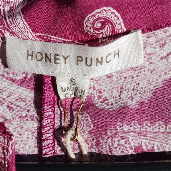 💙Honey punch burgundy Paisley print wrap Tie crop top - Picture 11 of 11